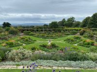 Edwardianischer Garten von der Terasse aus