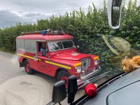 eine erste knappe Vorbeifahrt