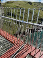 Geländer, inspiriert von Schwertern