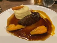 Glasierte Rinderbäckchen