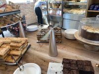 Im Inselcafé, mit genialem Insektenschreck