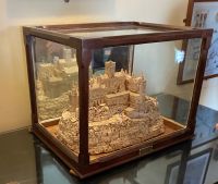 Modell aus Weinkorken, der Bau hat sicher Spaß gemacht!