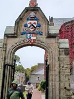 Eingang der Universität in Aberdeen