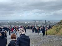 Warten auf den 1- Uhr Kanonenschuss