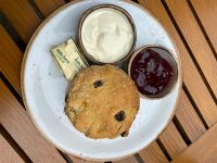 Cream Tea (Scones mit Clotted Cream und Jam)