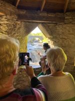 River Moriston Falls, Thomas Telford Brücke ganz hinten