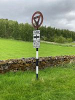 altes Gusseisenschild