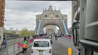 Fahrt über die Tower Bridge 