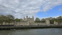 Der Tower of London von der Themse aus 