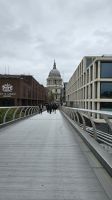 Auf der Millennium Bridge 