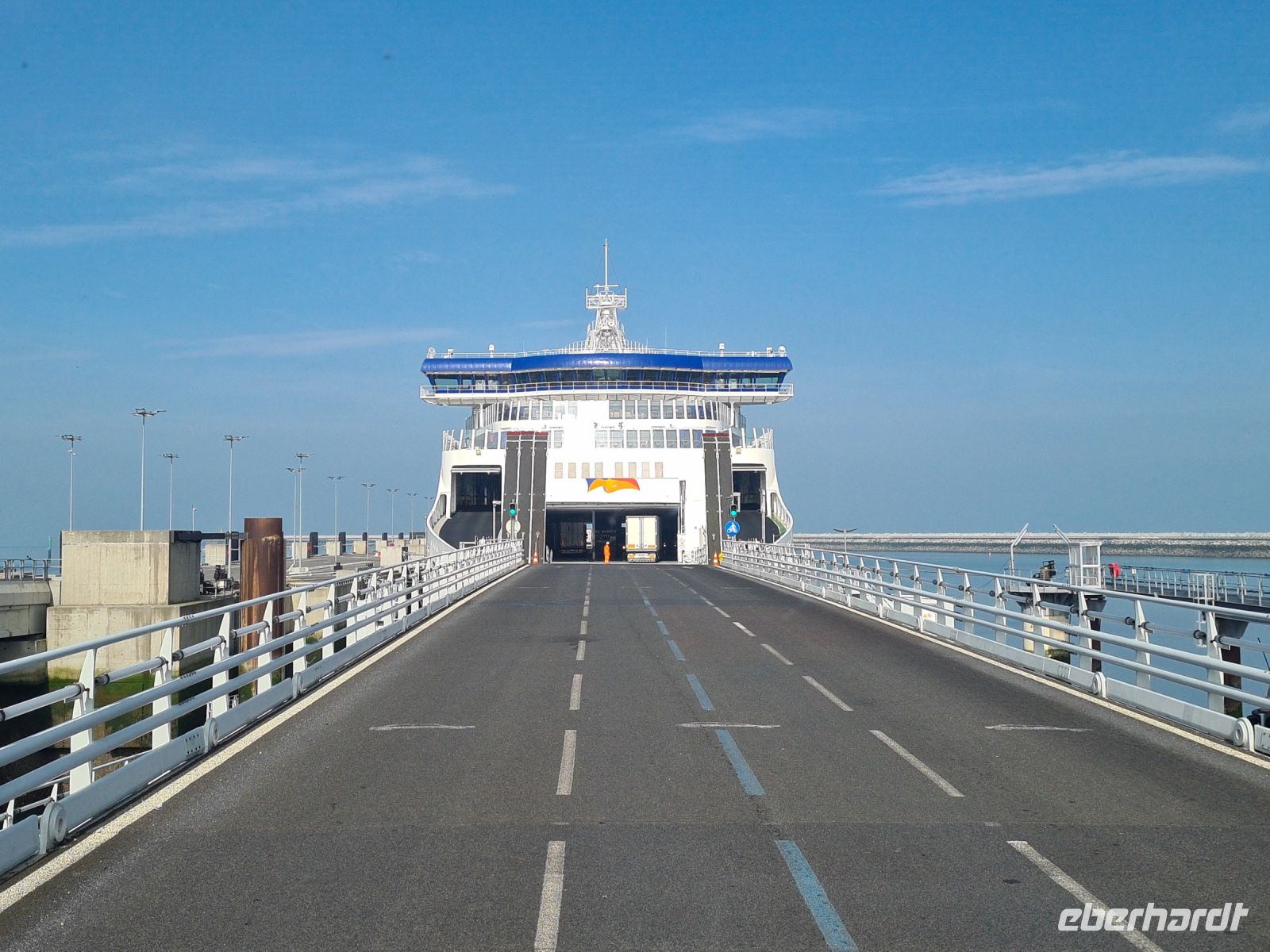 Tag 2 - Auffahrt auf unsere Fähre Liberte.jpg