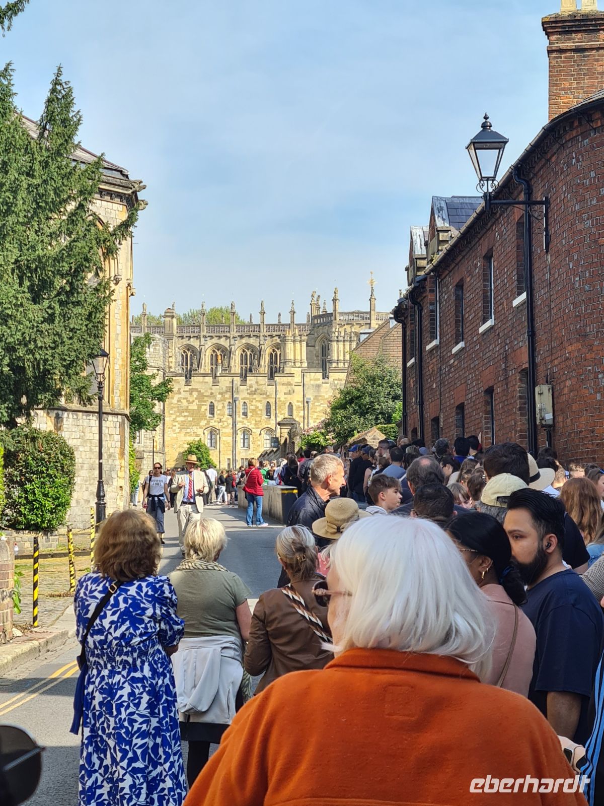 Tag 3 - Windsor - In der Warteschlange.jpg