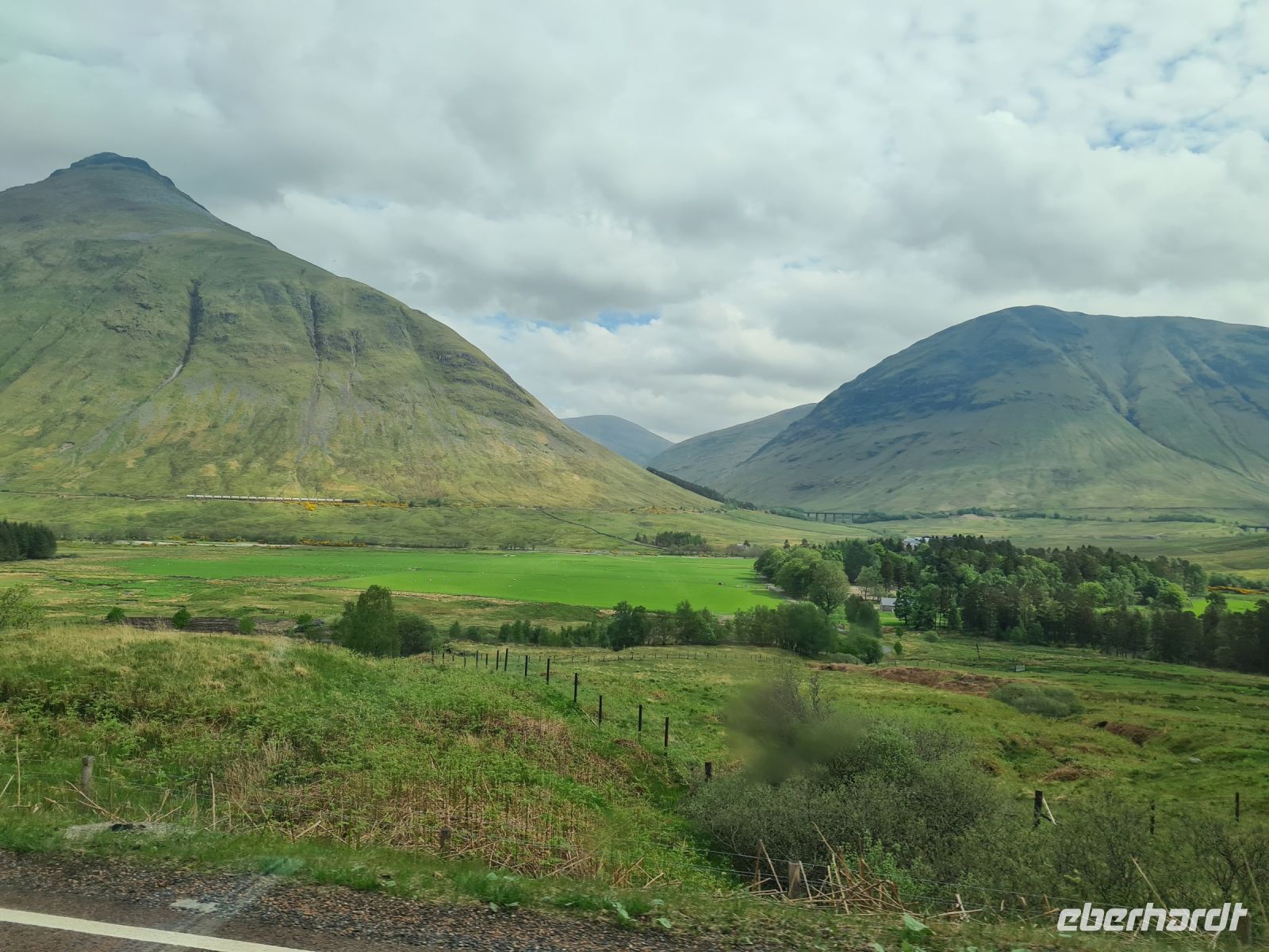 Tag 8 - Schottland - Highlands - Glen Coe - Wer findet den Zug.jpg