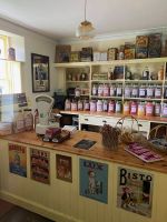 Tante-Emma-Laden, engl. Grocery, dt. auch Greißlerei