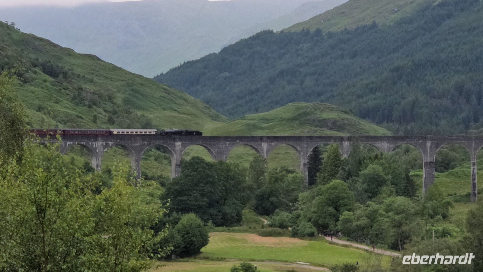 Jacobite Train auf dem Glenfinnan Viaduct 