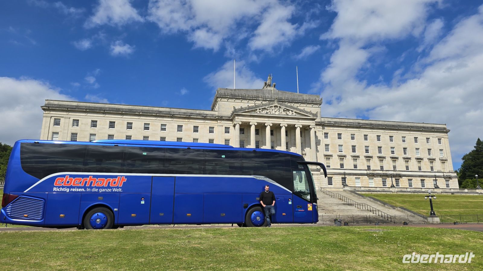 vor dem Belfaster Parlament