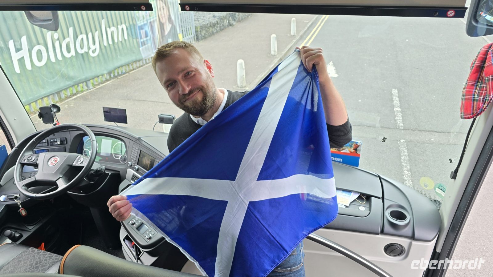 wir holen die Schottland-Flagge ein 