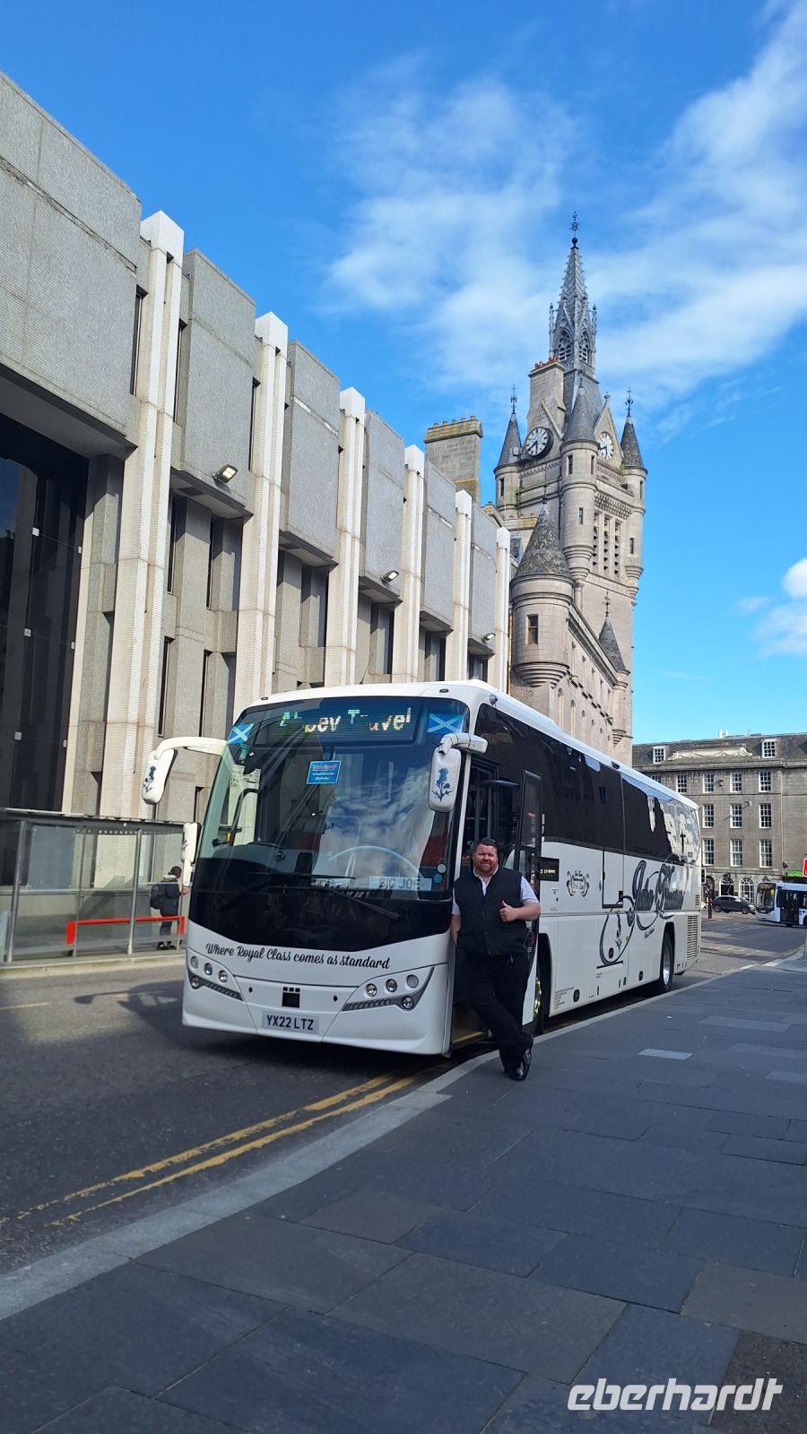 Unser Reisesbus mit Fahrer Joe