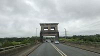 Fahrt über die Britannia Bridge aufs Festland