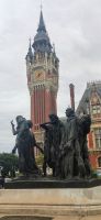 005 Calais, Anlagen vor dem Rathaus mit Rodins Helden von Calais