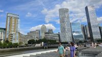 Canary Wharf von der Themse aus 