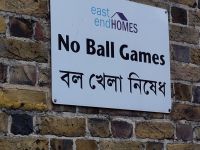 Hier keine Ballspiele - englisch und bengali