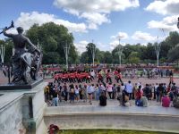 Changing the Guard mit London Eye im Hintergrund