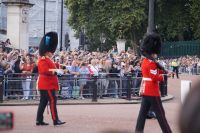 man beachte sie Streifen an den Hosen