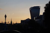 Das Walkie Talkie im Gegenlicht des Sonnenuntergangs