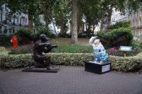 Paddington mit Papparazzo