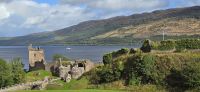 Urquhart Castle mit Wohnturm am Loch Ness
