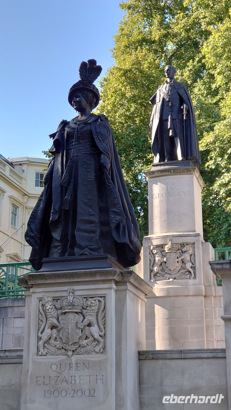 23 Queen Elizabeth und King Georg VI