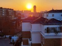 London. Sonnenaufgang am Hotel