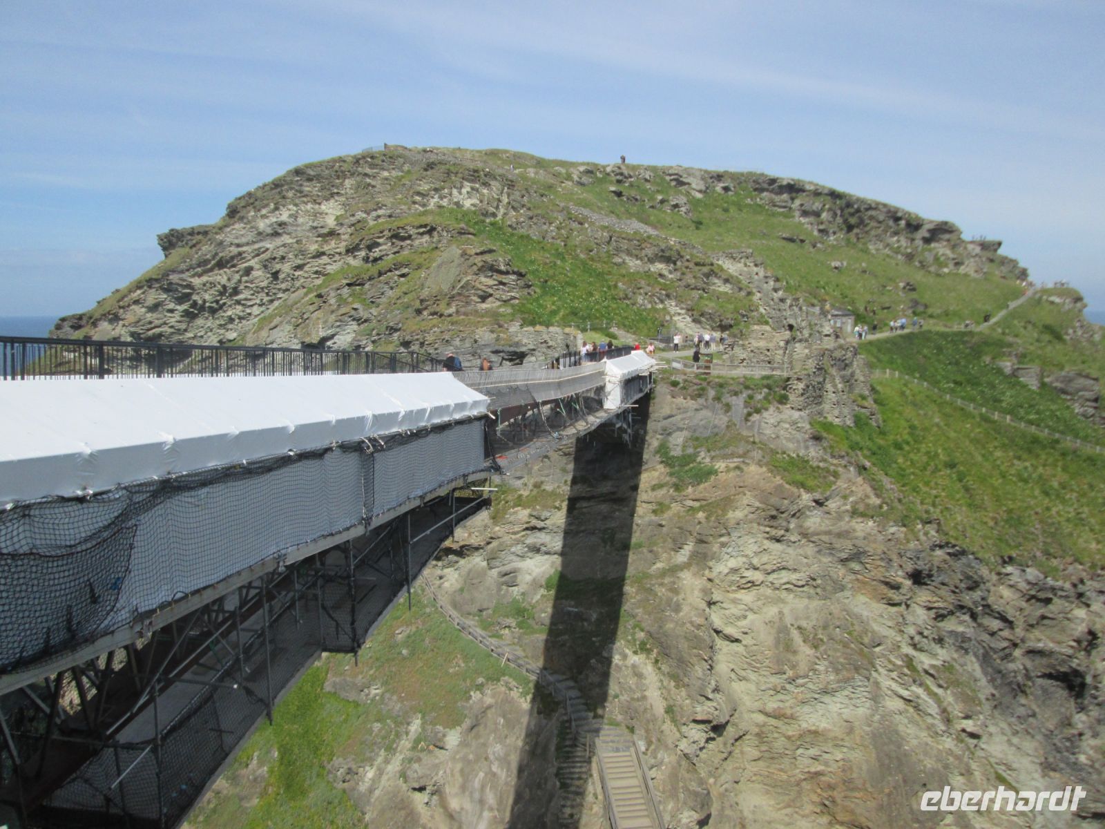 Brücke zur Insel Tintagel, die leider gerade eingerüstet ist