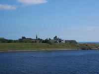 Tynemouth Abbey and Castle: Hier sind/waren drei König bestattet, darunter ein schottischer, der aber von seinem Sohn nach Schottland geholt wurde