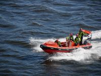 Schnellboot im Wasser (Beiboot von unserer Fähre - oder dem Schwesterschiff)