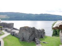 Urquhart Castle vor Loch Ness