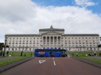 Vor dem nordirischen Parlament