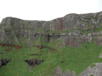 Die Basaltwände der Bucht Port na Spaniagh