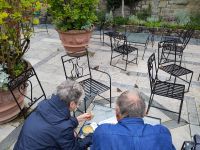 Von Dompfaffen und Spatzen umzingelt