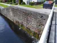 Überall läuft Wasser aus den Wänden 