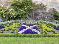 Die schottische Fahne flankiert von Löwe und Einhorn 