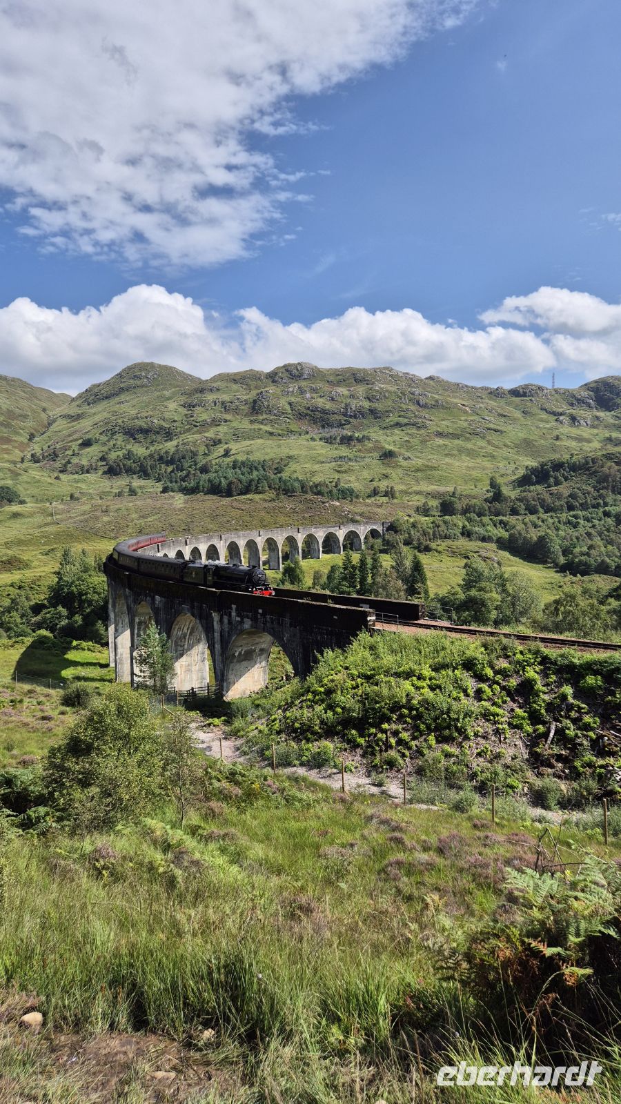 Jacobite Steam Train auf dem Glenfinnan Viaduct