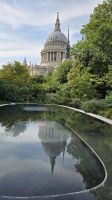 Spiegelbild der St. Pauls Kathedrale 