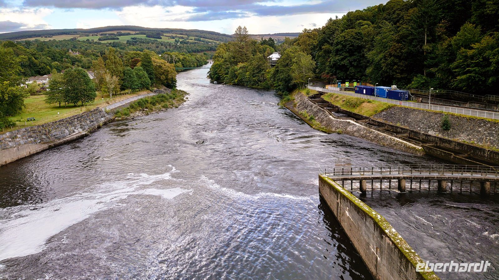 219 Fluss Tunnel, rechts die Fischtreppe, Pitlochry