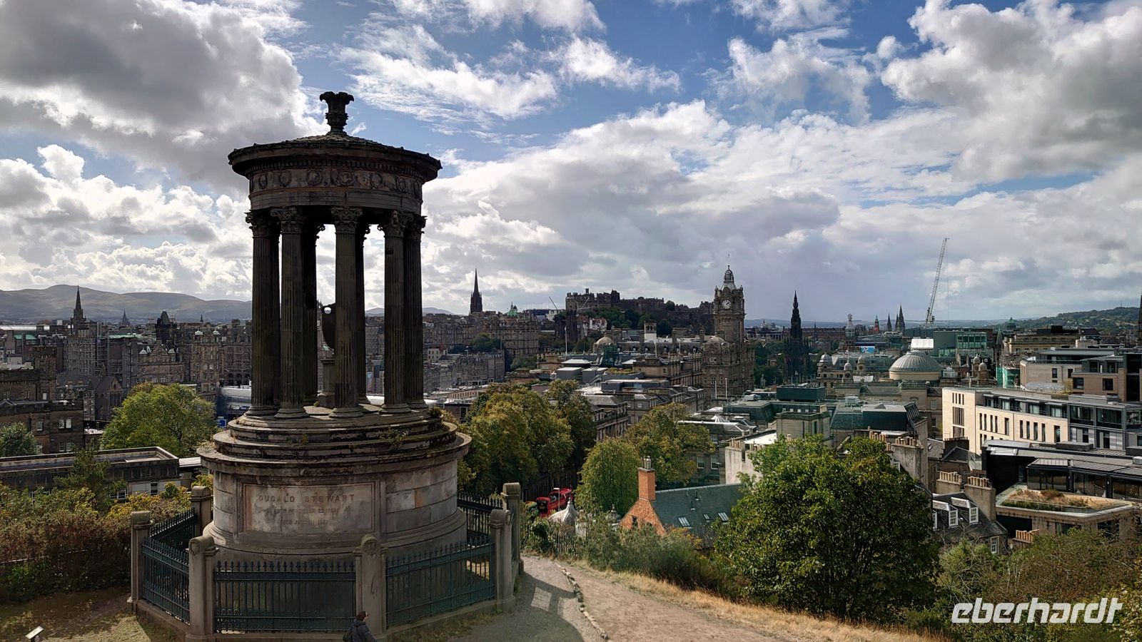 230 Blick vom Dugald Stewart Monument auf Edinburgh, Calton Hill