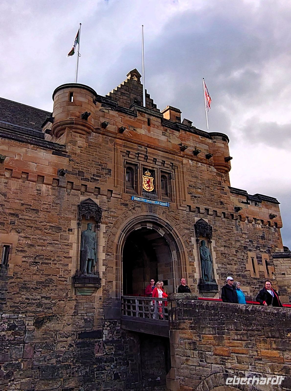 242 Zwei schottische Nationalhelden am Eingang des Castles - Robert the Bruce und William Wallace
