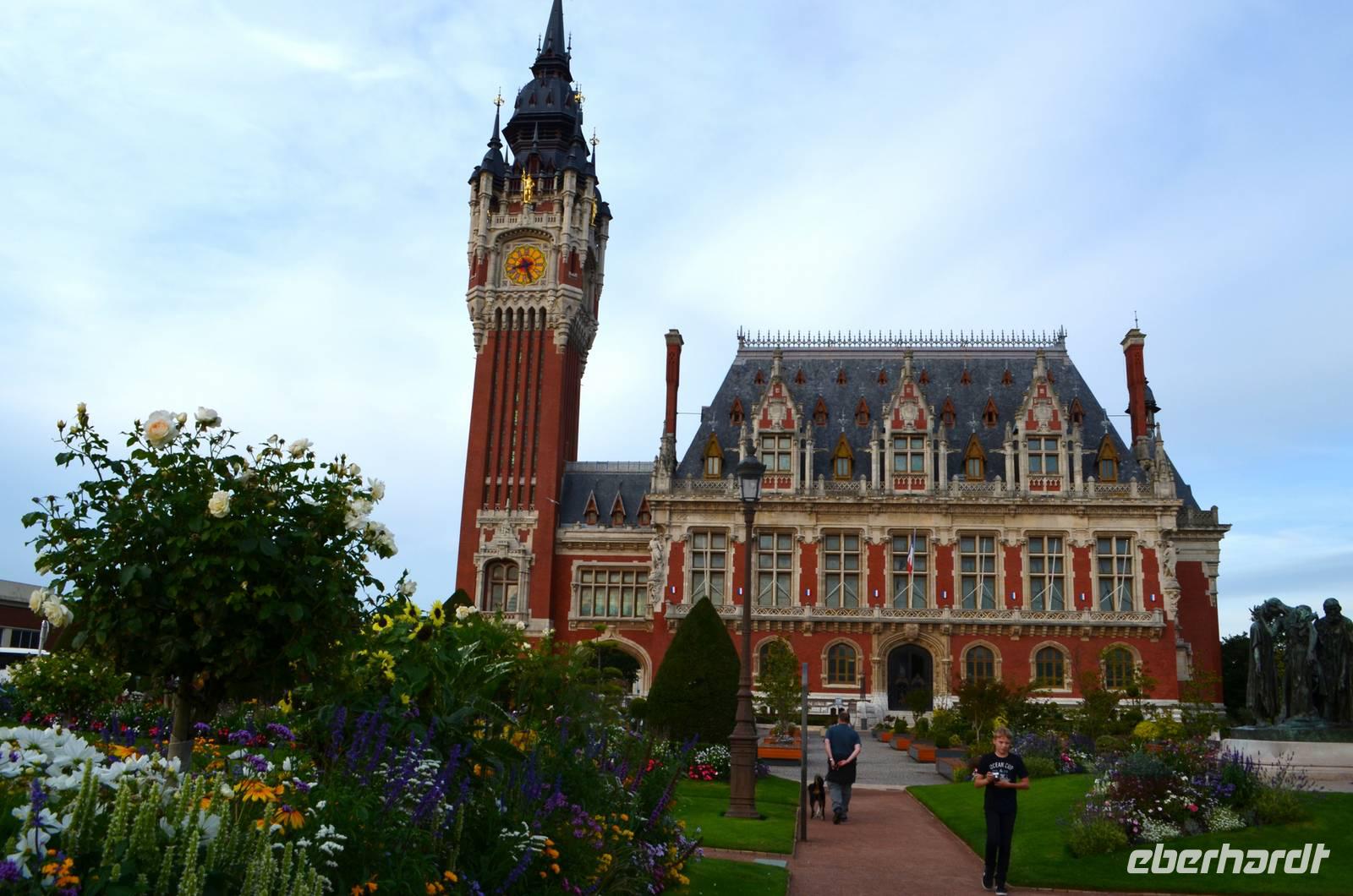 351 Calais, Rathaus
