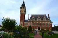 351 Calais, Rathaus
