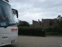 Kenilworth Castle und Bus